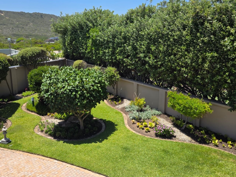6 Bedroom Property for Sale in Myoli Beach Western Cape